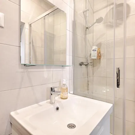 Liege - Saint-lazare, Location Very * Paris