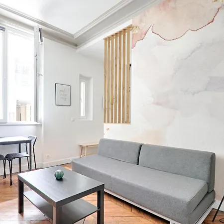 Liege - Saint-lazare, Location Very Apartment Paris